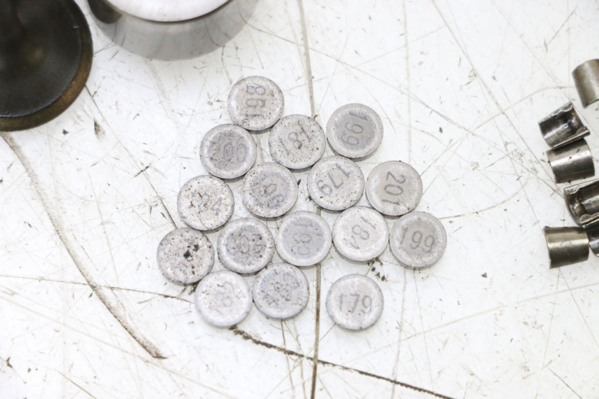 photo de EINLASSVENTIL  YAMAHA XJ6 600 (2008 - 2016) - Detaillierte Sichtprüfung