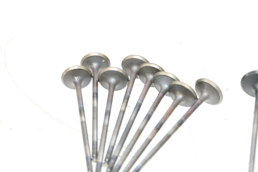 photo de EINLASSVENTIL  YAMAHA XJ6 600 (2008 - 2016) - Zoom auf Gebrauchszustand