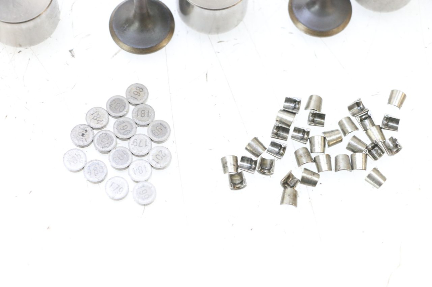 photo de EINLASSVENTIL  YAMAHA XJ6 600 (2008 - 2016) - Oberflächenzustand und Material