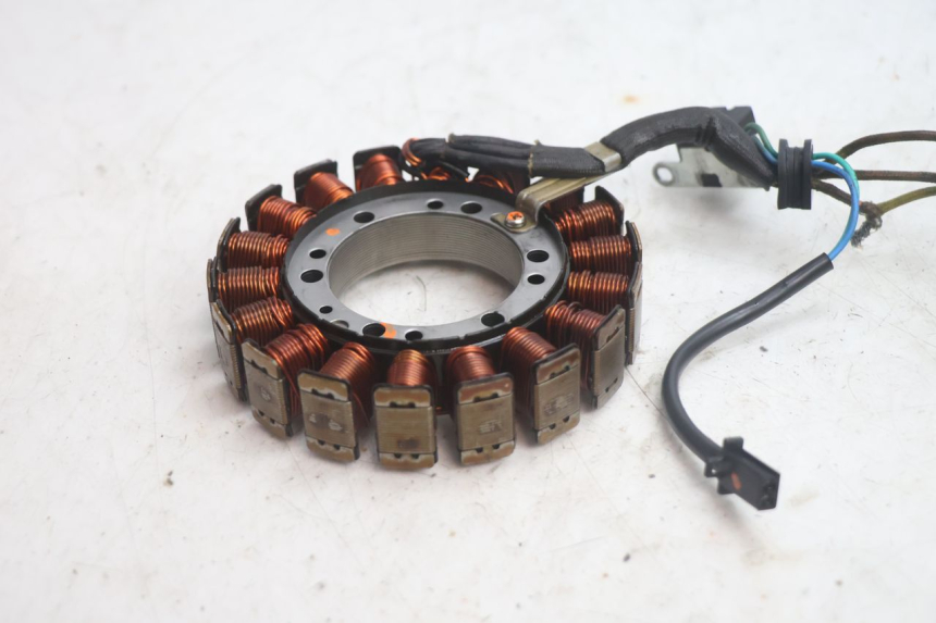 photo de LICHTMASCHINE SUZUKI BURGMAN EXECUTIVE ABS 650 (2006 - 2012) - Oberflächenzustand und Material