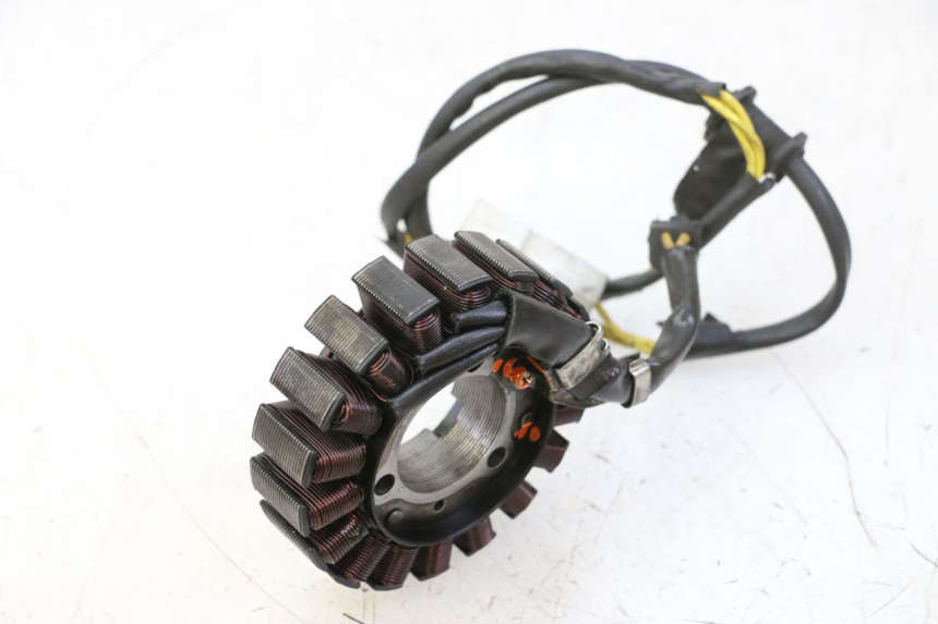 photo de STATOR HONDA FES S-WING SWING ABS 125 (2007 - 2015) - Details der Befestigungspunkte