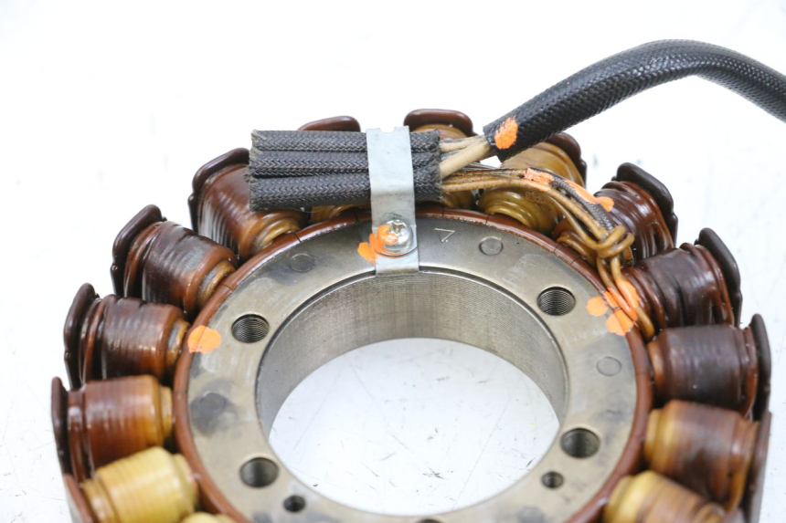 photo de STATOR YAMAHA FJR ABS 1300 (2006 - 2012) - Oberflächenzustand und Material