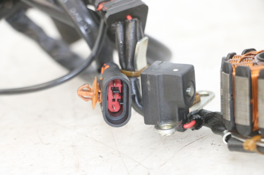 photo de LICHTMASCHINE PIAGGIO MP3 LT 300 (2010 - 2016) - Weitere Ansicht des Artikels