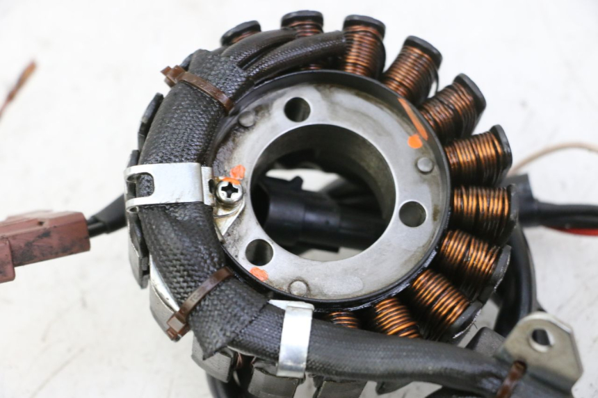 photo de STATOR PIAGGIO MP3 RL 250 (2006 - 2010) - Details der Befestigungspunkte