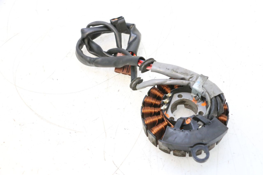 photo de LICHTMASCHINE HONDA PCX (JF57/JF64) 125 (2014 - 2018) - Technische Nahaufnahme