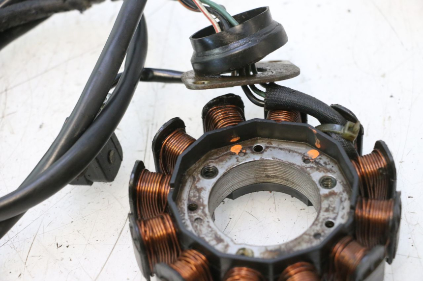 photo de LICHTMASCHINE YAMAHA WAVE RUNNER GP R 1200 (2000 - 2003) - Technische Nahaufnahme