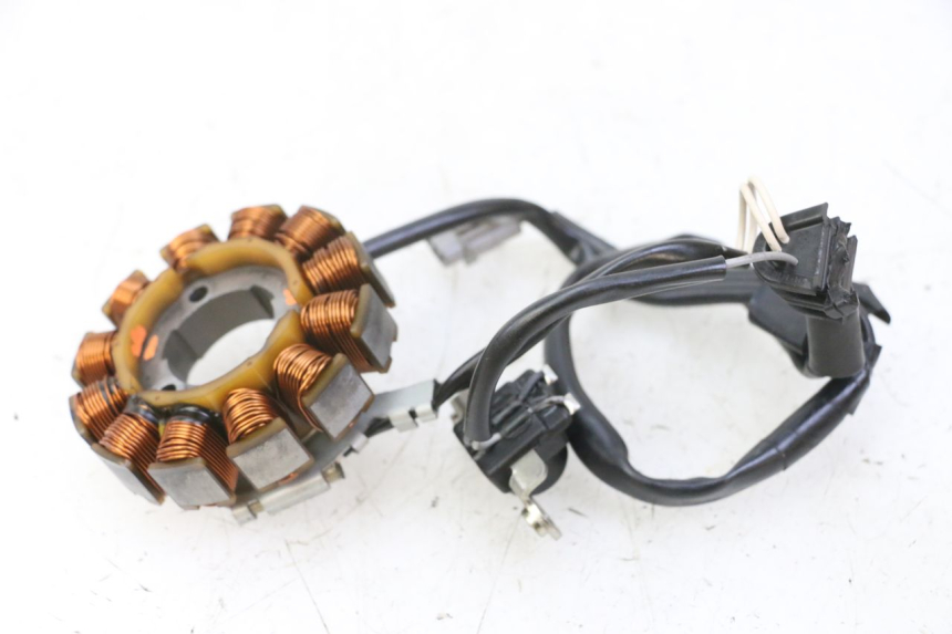 photo de LICHTMASCHINE YAMAHA YZ-F YZF 250 (2014 - 2018) - Oberflächenzustand und Material