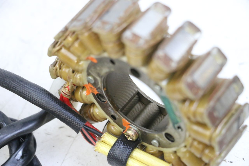 photo de LICHTMASCHINE KAWASAKI ZR 7 750 (1999 - 2004) - Zoom auf Gebrauchszustand