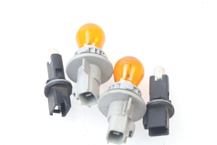 photo de LAMPENFASSUNG SUZUKI AN BURGMAN 400 (2006 - 2010) - Zoom auf Gebrauchszustand