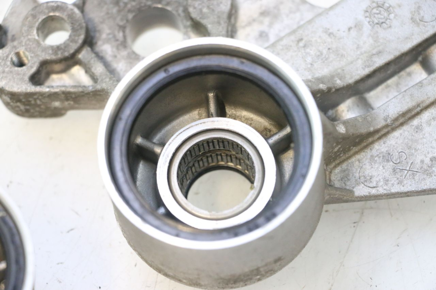 photo de HALTER BREMSZANGE VORNE PIAGGIO MP3 HPE 530 (2022 - 2026) - Oberflächenzustand und Material