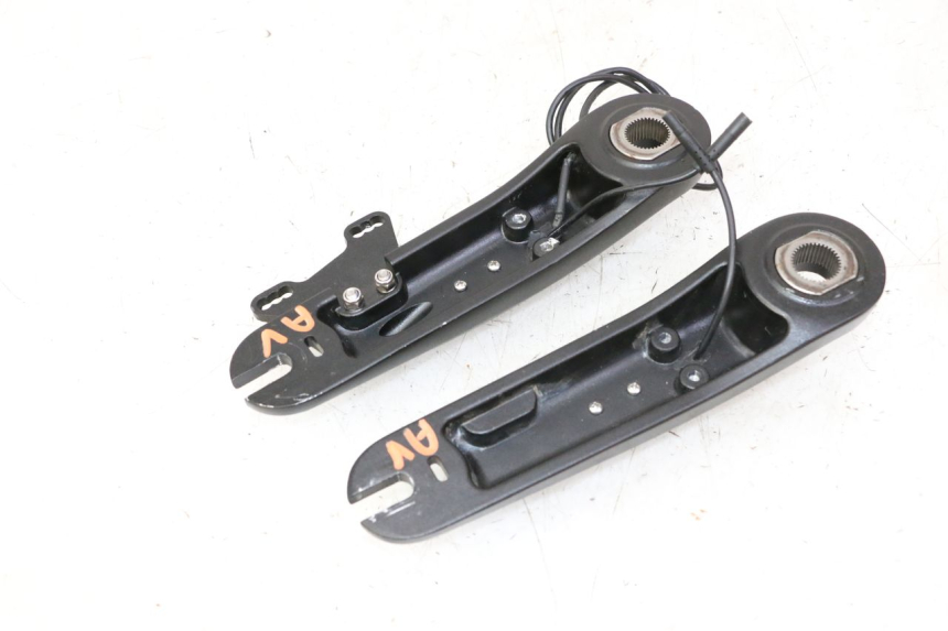 photo de VORDERER BREMSENHALTER DUALTRON VICTOR LIMITED 1 - Details der Befestigungspunkte