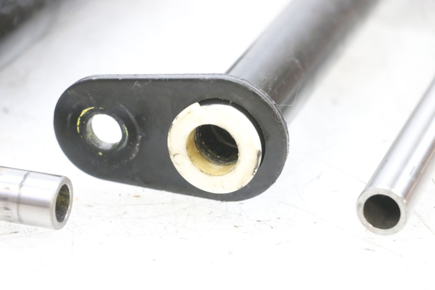 photo de MOTORHALTERUNG PIAGGIO MP3 LT 400 (2007 - 2012) - Oberflächenzustand und Material