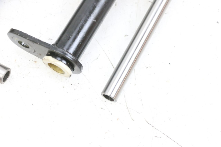 photo de MOTORHALTERUNG PIAGGIO MP3 LT 400 (2007 - 2012) - Kennzeichnungen und Originalreferenzen