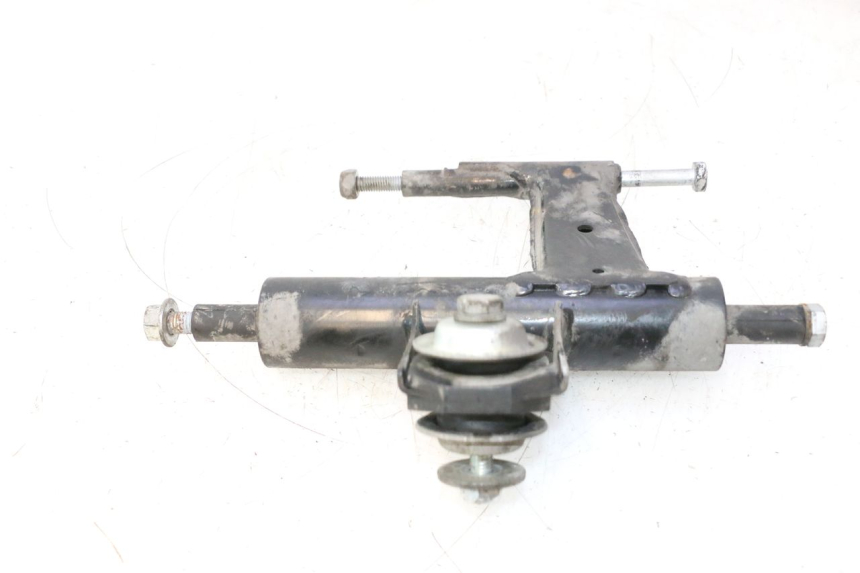 photo de MOTORHALTERUNG PIAGGIO VESPA PRIMAVERA 2T 50 (2013 - 2018) - Details der Befestigungspunkte