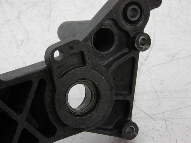 photo de AUSPUFFHALTERUNG KYMCO XCITING RI ABS 500 (2010) - Detailansicht des Bauteils