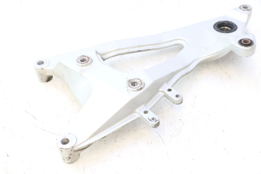 photo de AUSPUFFHALTERUNG CF MOTO E-CHARM 125 (2005 - 2008) - Oberflächenzustand und Material