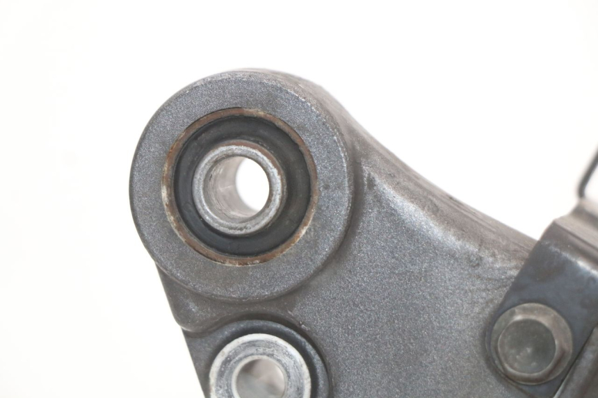 photo de AUSPUFFHALTERUNG HONDA FJS SILVER WING SILVERWING 400 (2005 - 2008) - Zoom auf Gebrauchszustand