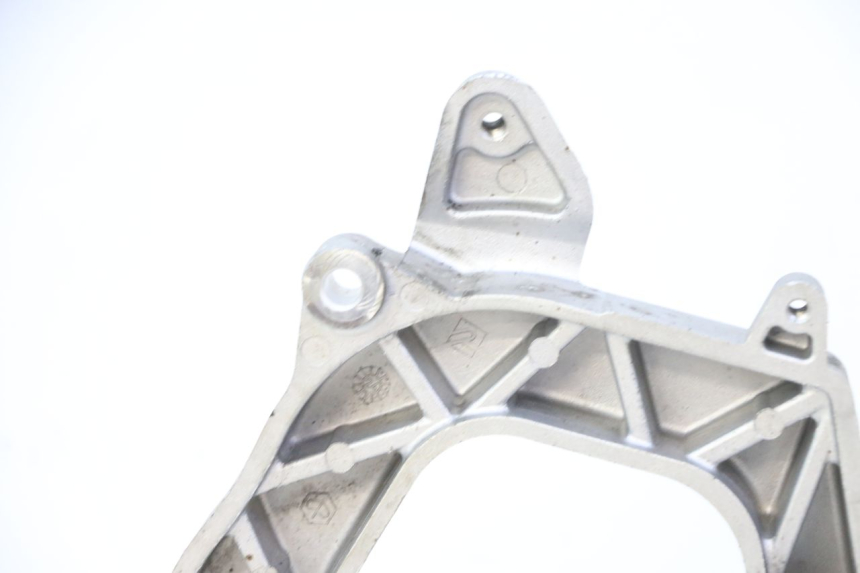 photo de AUSPUFFHALTERUNG PIAGGIO MP3 HPE 310 (2024 - 2025) - Technische Nahaufnahme