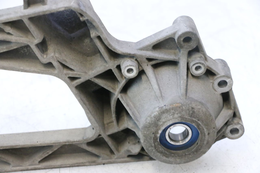 photo de AUSPUFFHALTERUNG PIAGGIO MP3 500 (2016 - 2018) - Details der Befestigungspunkte