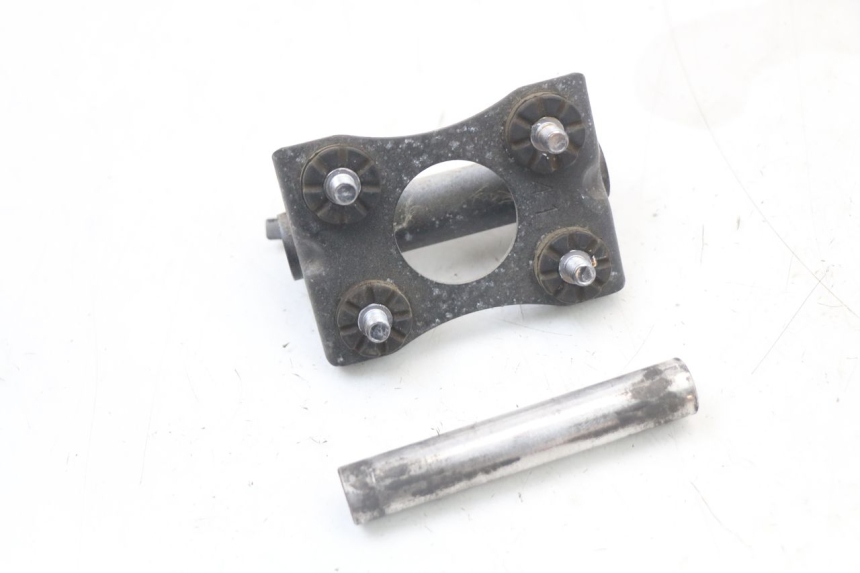 photo de HALTER KRAFTSTOFFTANK SUZUKI GSR 750 (2011 - 2017) - Details der Befestigungspunkte