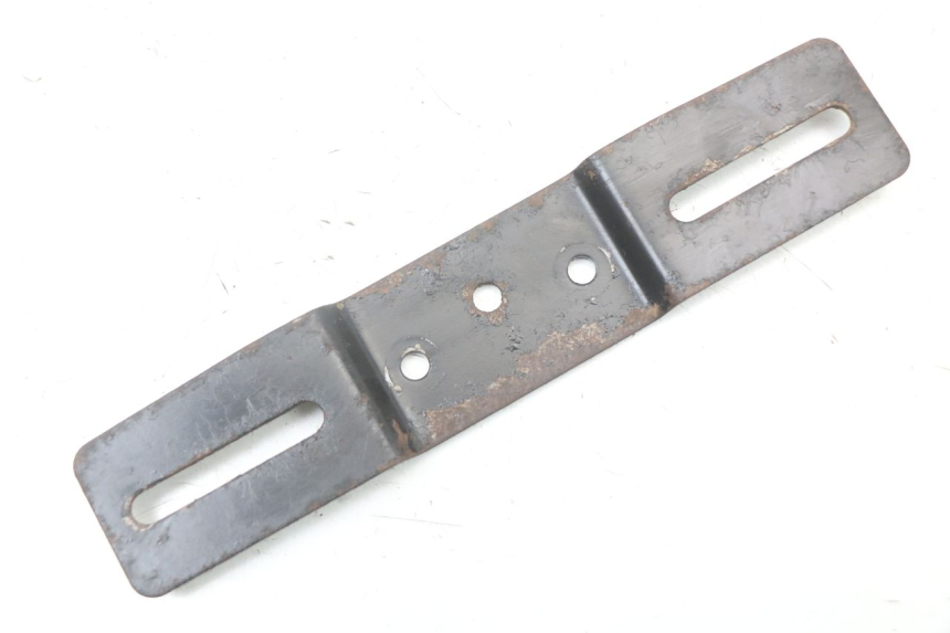 photo de KENNZEICHENHALTER SUZUKI GSX E 250 (1982 - 1983) - Detailansicht des Bauteils