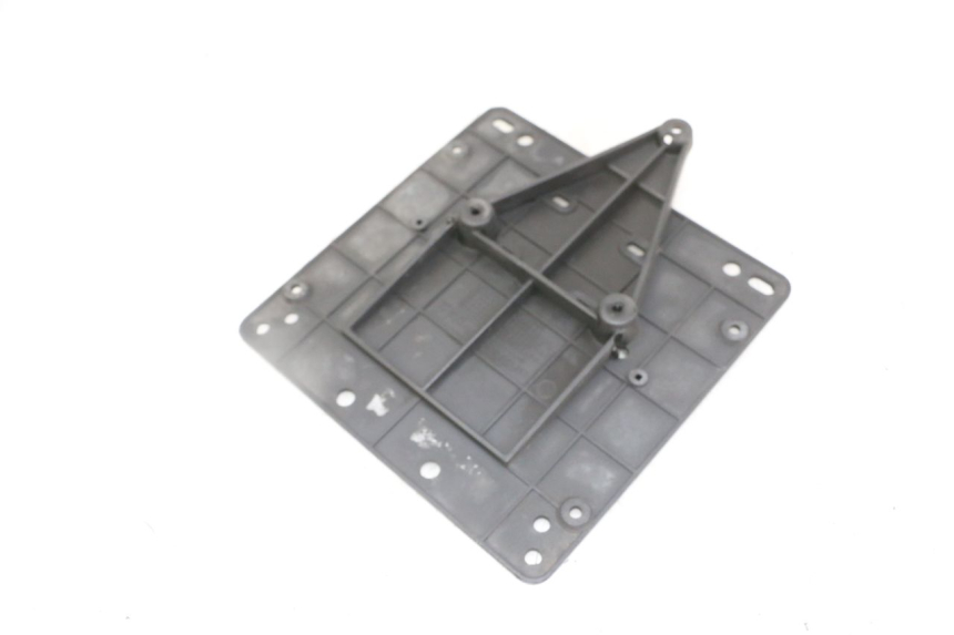 photo de KENNZEICHENHALTER PIAGGIO IE MP3 YOURBAN 300 (2011 - 2016) - Detailansicht des Bauteils