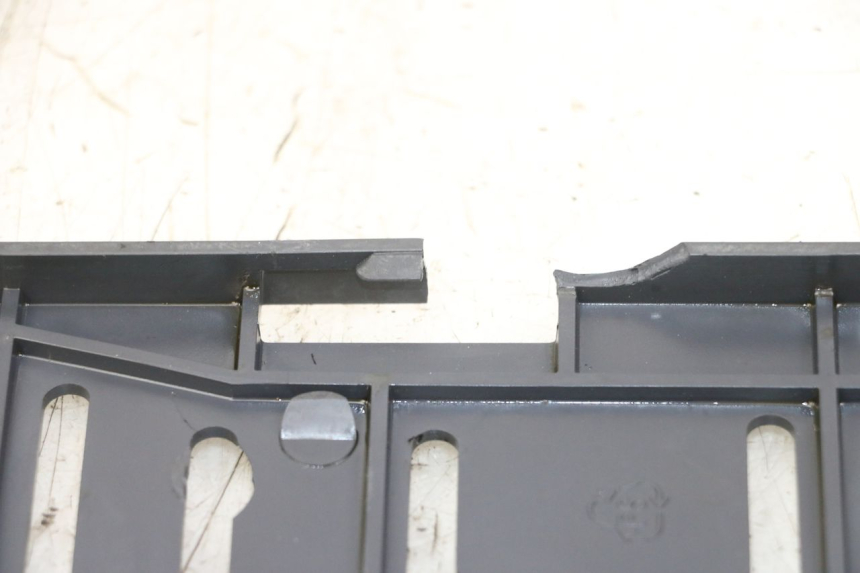 photo de KENNZEICHENHALTER KAWASAKI GTR 1000 (1994 - 2004) - Detailansicht des Bauteils