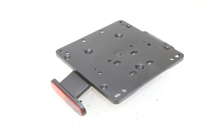 photo de KENNZEICHENHALTER PIAGGIO MP3 HPE 300 (2019 - 2026) - Alternative Perspektive