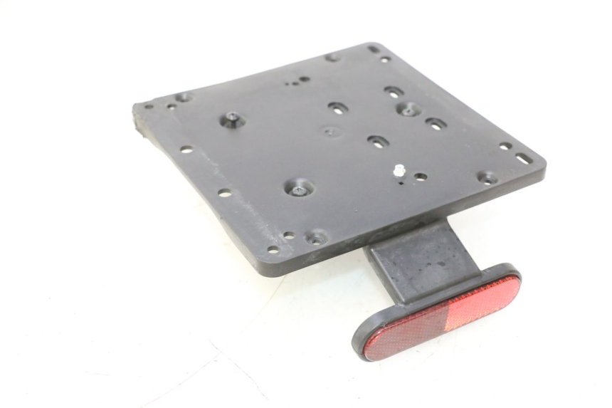 photo de KENNZEICHENHALTER PIAGGIO MP3 HPE 530 (2022 - 2026) - Technische Nahaufnahme