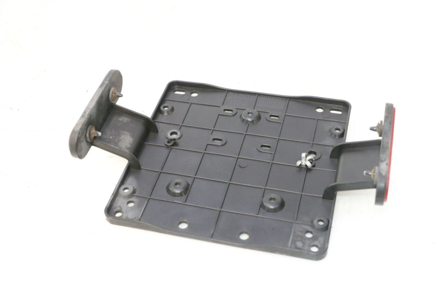 photo de KENNZEICHENHALTER PIAGGIO MP3 500 (2016 - 2018) - Detailansicht des Bauteils