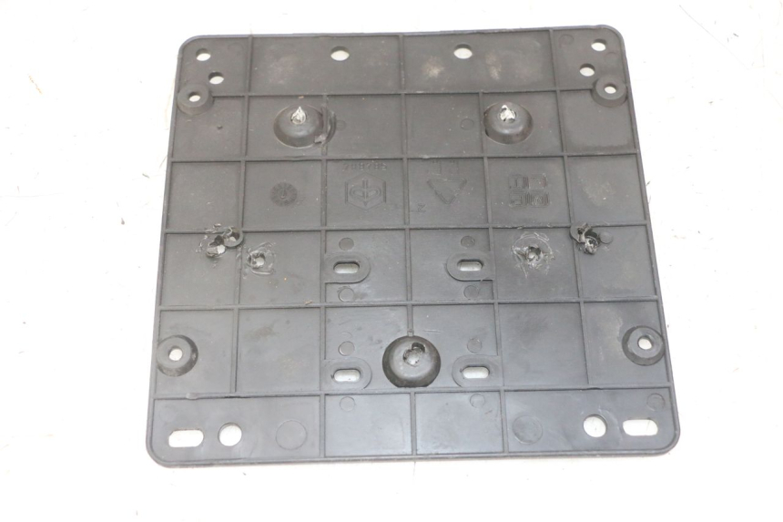 photo de KENNZEICHENHALTER GILERA NEXUS 125 (2009 - 2013) - Detailansicht des Bauteils