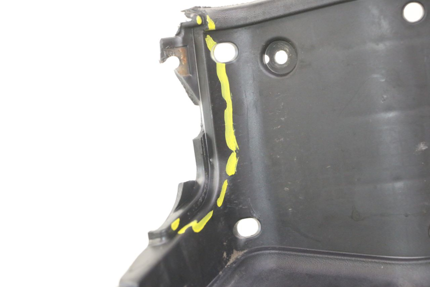 photo de INNENVERKLEIDUNG SUZUKI BURGMAN 125 (2007 - 2014) - Details der Befestigungspunkte