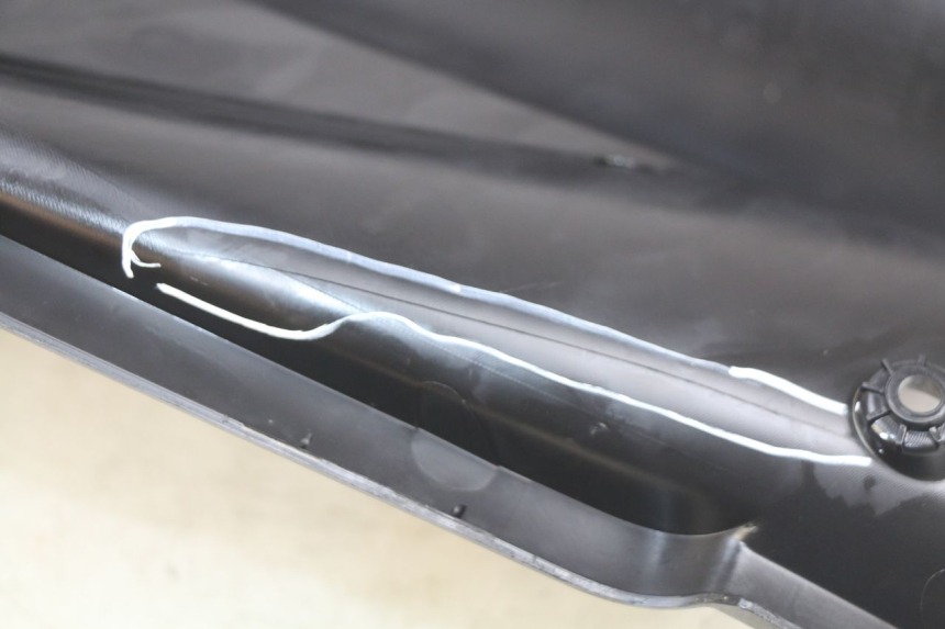 photo de INNENVERKLEIDUNG PEUGEOT CITYSTAR 2T 50 (2018 - 2021) - Details der Befestigungspunkte