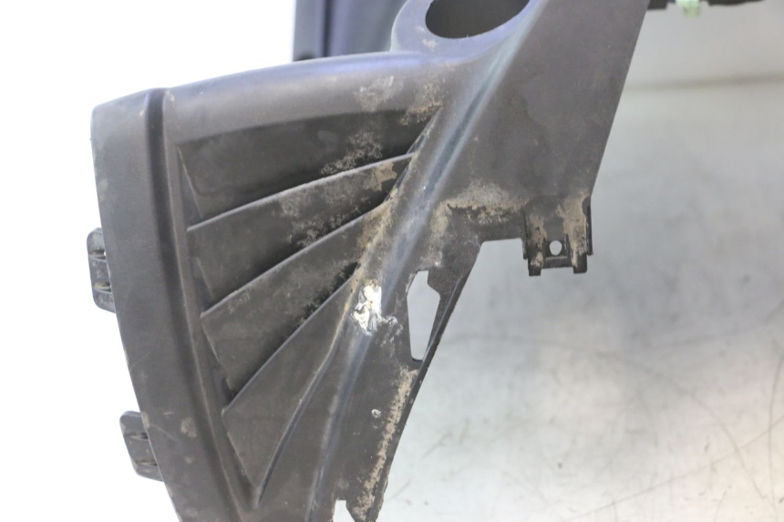 photo de INNENVERKLEIDUNG PEUGEOT CITYSTAR 2T 50 (2018 - 2021) - Details der Befestigungspunkte