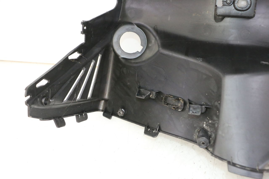 photo de INNENVERKLEIDUNG PEUGEOT CITYSTAR 50 (2013 - 2017) - Details der Befestigungspunkte