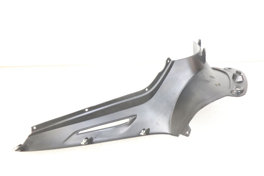 photo de INNERE VERKLEIDUNG RECHTS PIAGGIO BEVERLY 125 (2010 - 2015) - Zoom auf Gebrauchszustand