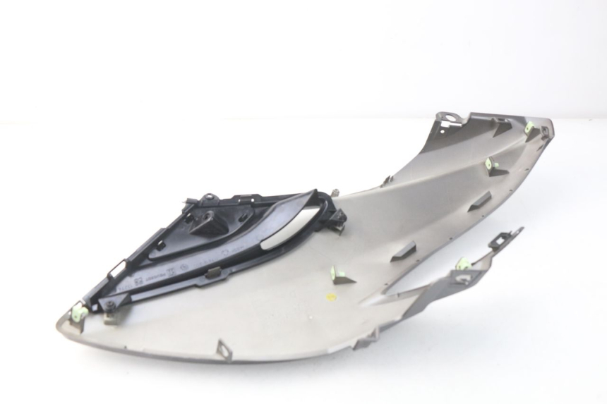 photo de RECHTS BEINSCHILD PEUGEOT METROPOLIS 400 (2017 - 2020) - Detailansicht des Bauteils