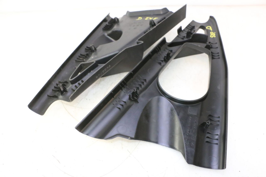 photo de RECHTS BEINSCHILD CAN-AM SPYDER RS 1000 (2008 - 2012) - Detailansicht des Bauteils