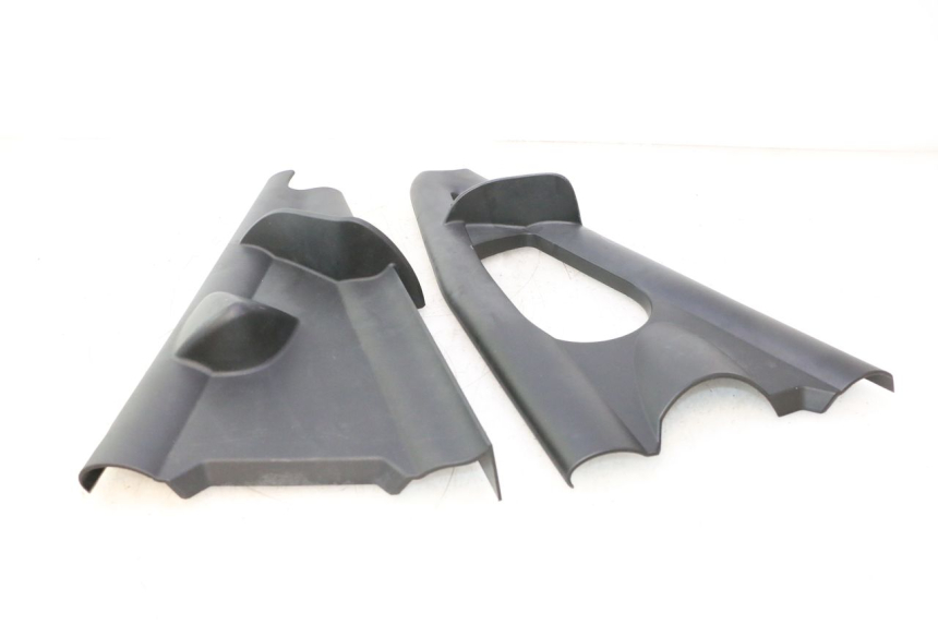 photo de RECHTS BEINSCHILD CAN-AM SPYDER RS 1000 (2008 - 2012) - Details der Befestigungspunkte