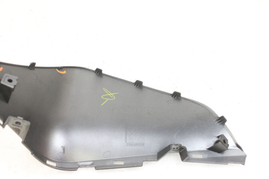 photo de RECHTS BEINSCHILD YAMAHA TRICITY 300 (2020 - 2024) - Zoom auf Gebrauchszustand