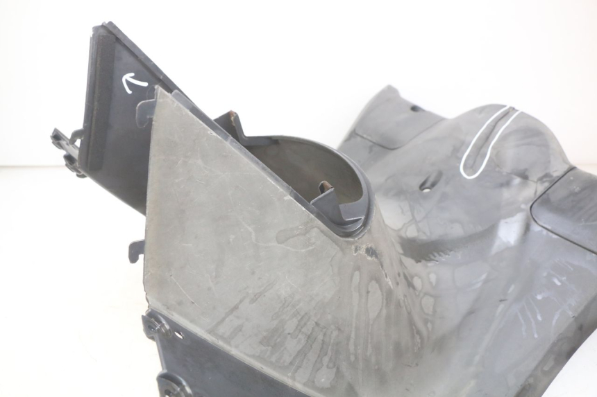 photo de INNENVERKLEIDUNG HONDA FES PANTHEON 2T 125 (1998 - 2002) - Details der Befestigungspunkte