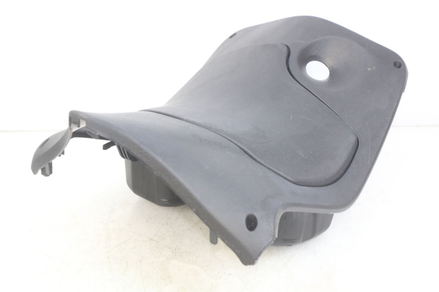 photo de INNENVERKLEIDUNG PIAGGIO FLY 2T 50 (2004 - 2017) - Details der Befestigungspunkte