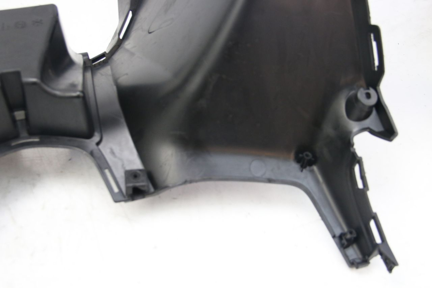photo de UNTERER INNENKOTFLüGEL KYMCO DOWNTOWN ABS 125 (2015 - 2017) - Detailansicht des Bauteils