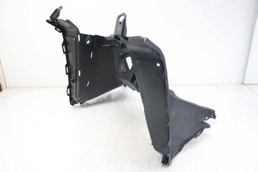 photo de UNTERER INNENKOTFLüGEL KYMCO DOWNTOWN ABS 125 (2015 - 2017) - Details der Befestigungspunkte