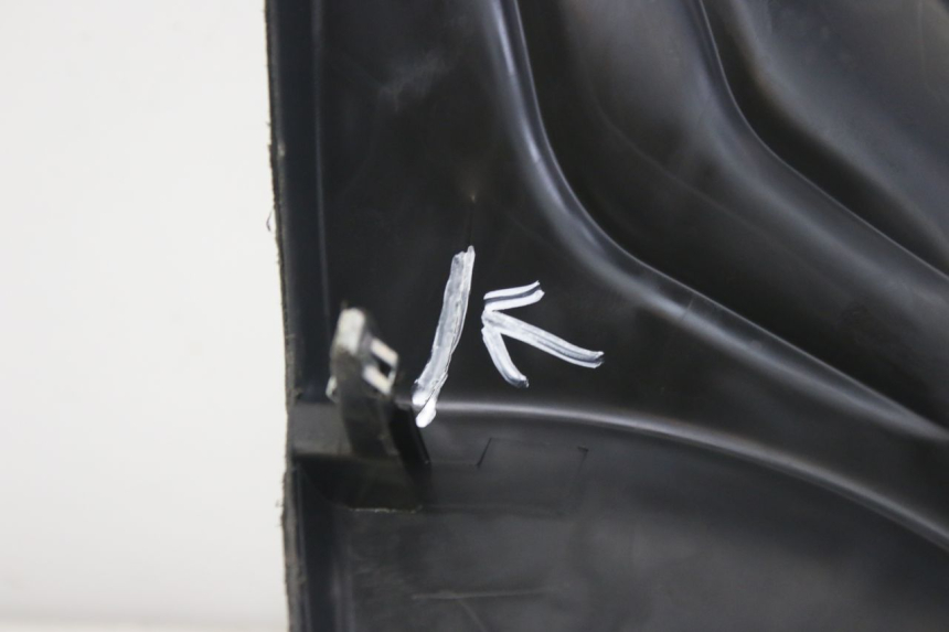 photo de UNTERER INNENKOTFLüGEL PIAGGIO FLY 4T 50 (2013 - 2017) - Oberflächenzustand und Material