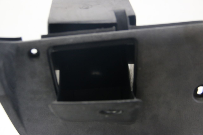 photo de UNTERER INNENKOTFLüGEL MBK SKYLINER 125 (1998 - 2001) - Details der Befestigungspunkte