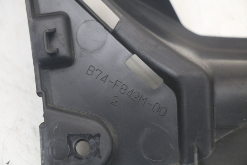 photo de UNTERER INNENKOTFLüGEL YAMAHA XMAX X-MAX ABS 125 (2017 - 2020) - Details der Befestigungspunkte