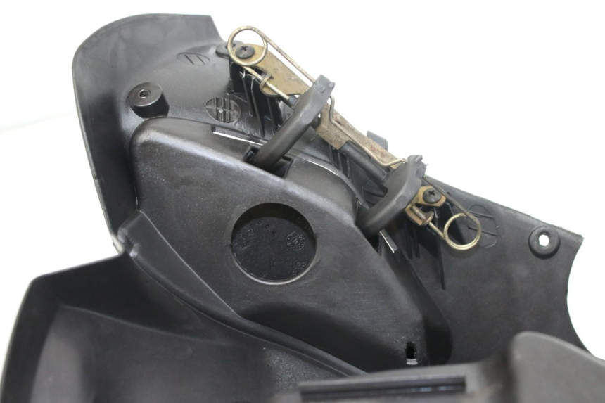 photo de UNTERER INNENKOTFLüGEL PIAGGIO X9 EVOLUTION 250 (2003 - 2007) - Kennzeichnungen und Originalreferenzen