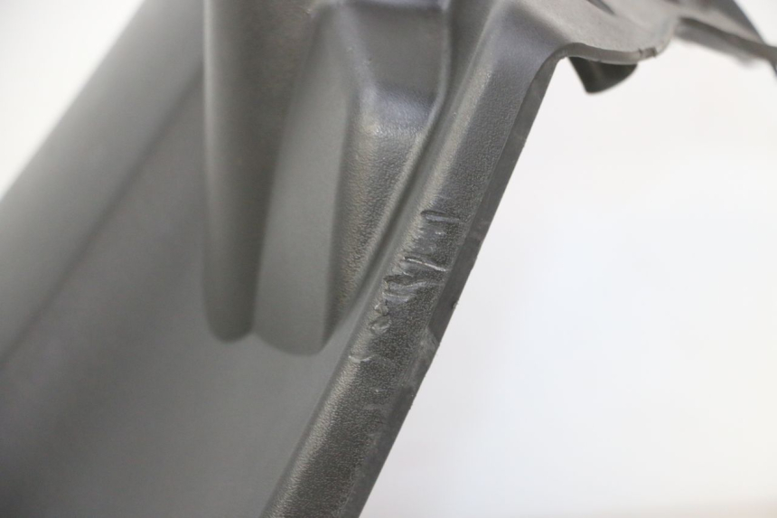 photo de INNENVERKLEIDUNG PEUGEOT KISBEE 2T 50 (2010 - 2017) - Details der Befestigungspunkte