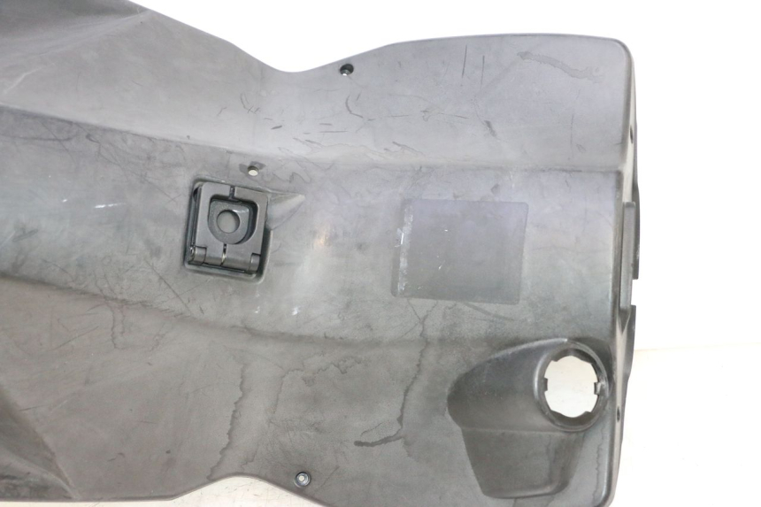 photo de INNENVERKLEIDUNG PEUGEOT KISBEE 2T 50 (2010 - 2017) - Details der Befestigungspunkte